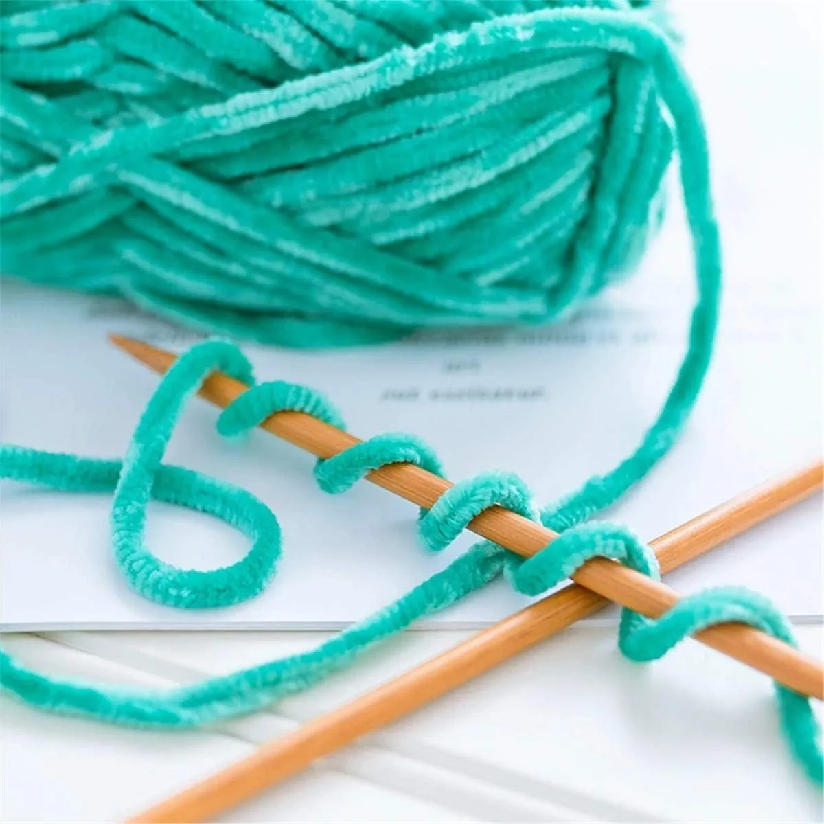 2 Pack Chenille Velvet Yarn Knitting Wool Thick Warm Crochet Knitting Yarns for DIY Hand-Knitted Fabric Art Bag Sweater Doll 200g