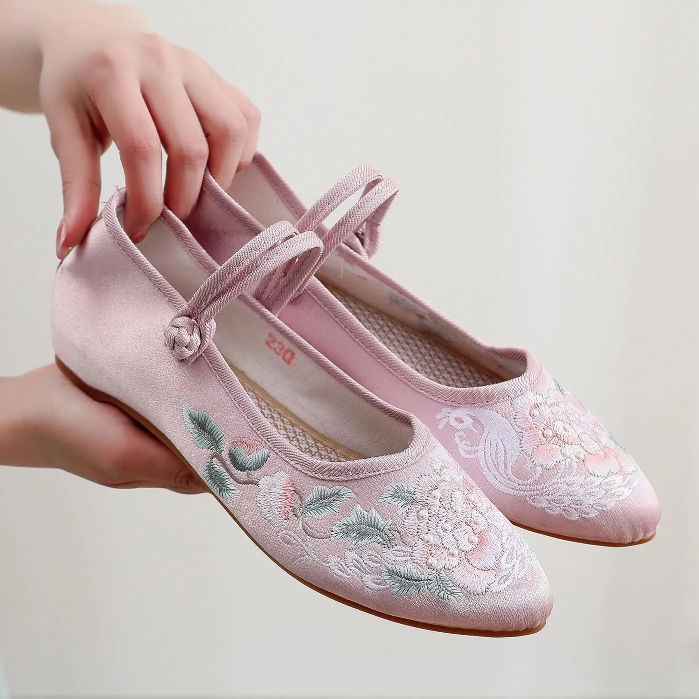 2024 Chinese Style Old Beijing Pointed Toe Cloth Shoes Retro Classic Ethnic Style Embroidered Flower Flat Shoes Antique Cheongsam Hanfu Shoes for Women(Color:Pink,Size:6.5)