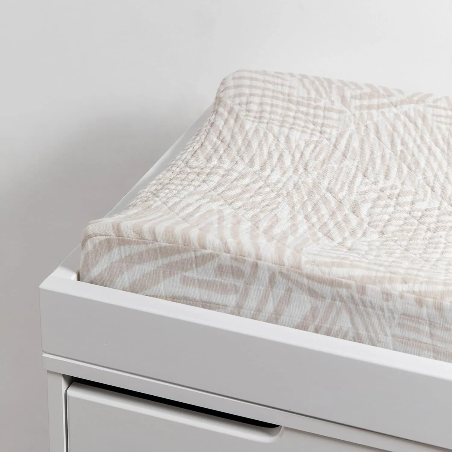 Babyletto 100% Quilted Organic Cotton Changing Pad Cover, GOTS-Certified, Fitted 360°, Ultra-Soft and Breathable Muslin - Oat Stripe