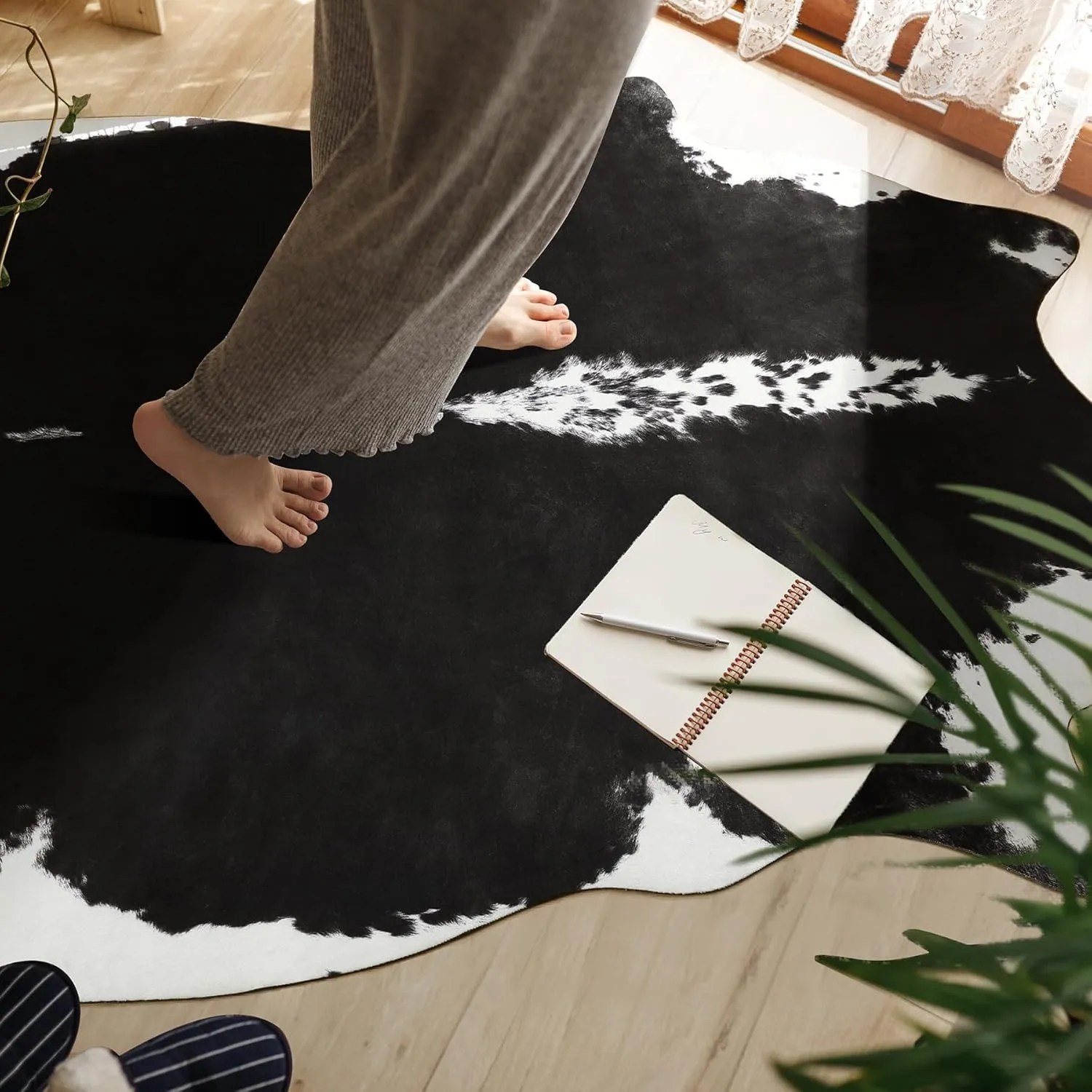 BENRON Small Cowhide Rug Black Area Rug Door Mat 2.3x3.6ft Western Rug Faux Animal Hide Rug Premium Rugs for Bedroom Entryway Kitchen Hallyway