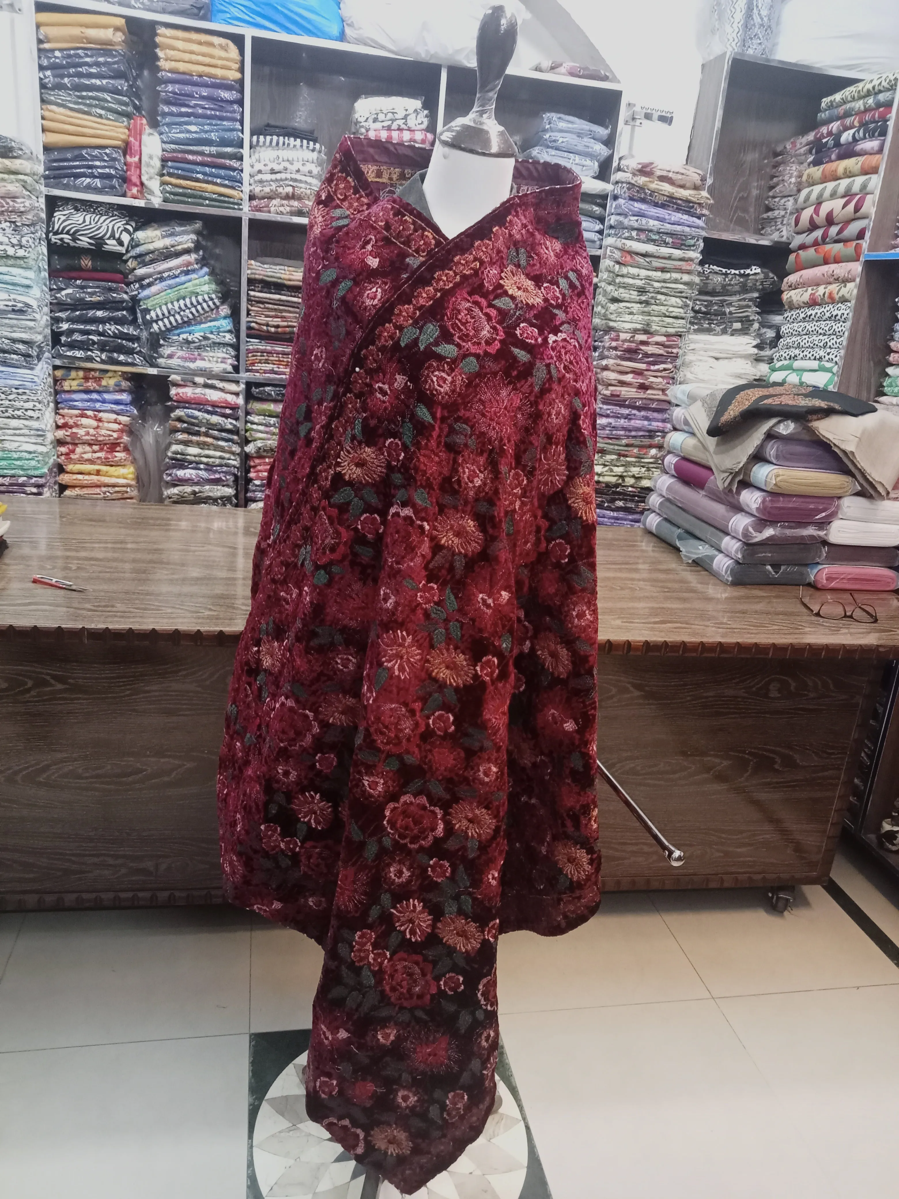 Breeze velvet embroidered shawls