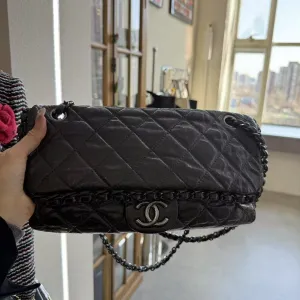Chanel Quilted Chain Shoulder Bag in Black Leather