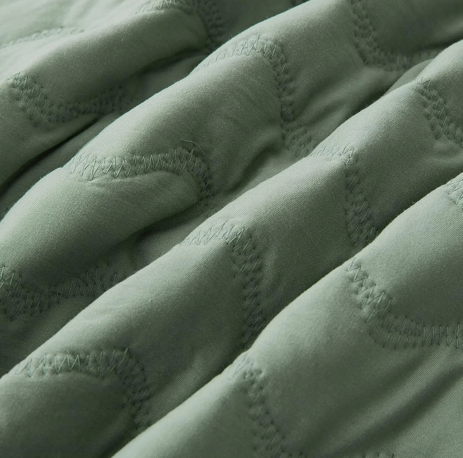Chezmoi Collection Destiny 3-Piece Sage Queen Size Quilt Set - Stone-Washed Soft Microfiber Lightweight Quilted Bedspread Coverlet Set for All Seasons Wavy Line Stitching