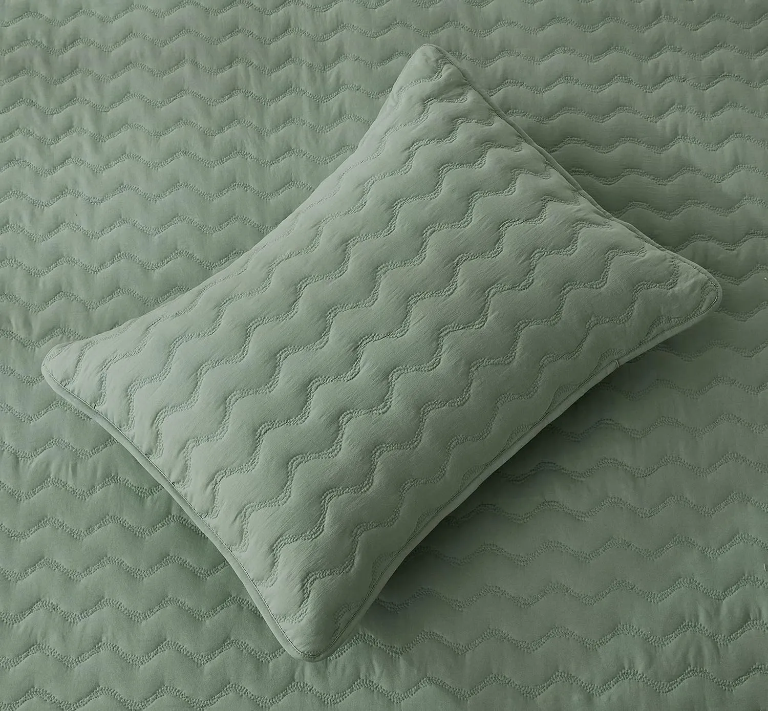 Chezmoi Collection Destiny 3-Piece Sage Queen Size Quilt Set - Stone-Washed Soft Microfiber Lightweight Quilted Bedspread Coverlet Set for All Seasons Wavy Line Stitching