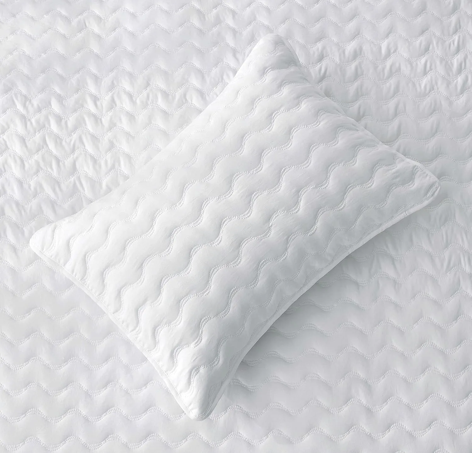 Chezmoi Collection Destiny 3-Piece White Queen Size Quilt Set - Stone-Washed Soft Microfiber Lightweight Quilted Bedspread Coverlet Set for All Seasons Wavy Line Stitching