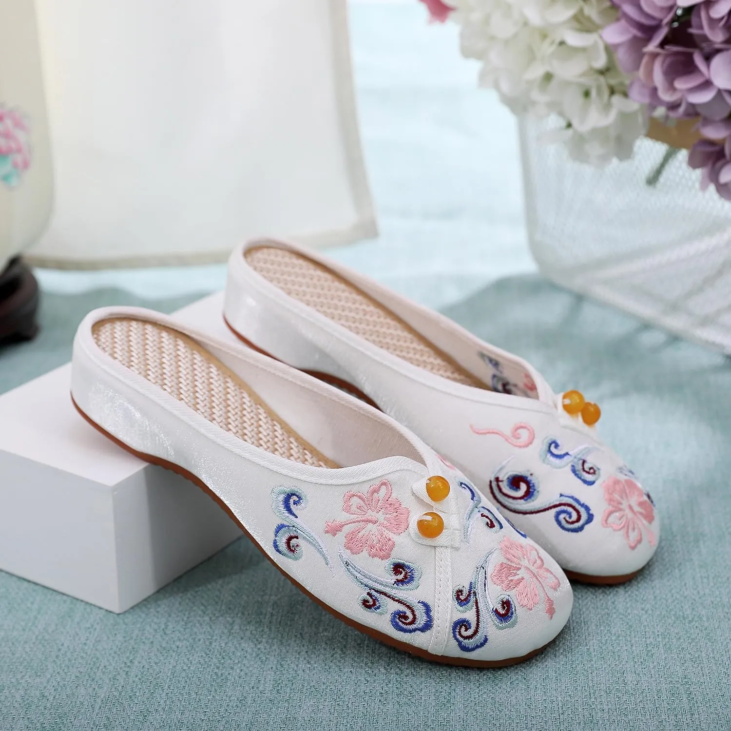 Embroidered Flower Women's Shoes Backless Mules Comfortable Flats Round Toe Loafers Chinese Style Canvas Slippers Cute Sandals
