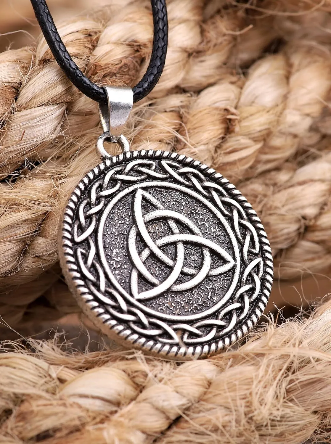 HAQUIL Triquetra Necklace, Celtic Knot Triquetra Pendant, Celtic Jewelry Gift for Men and Women
