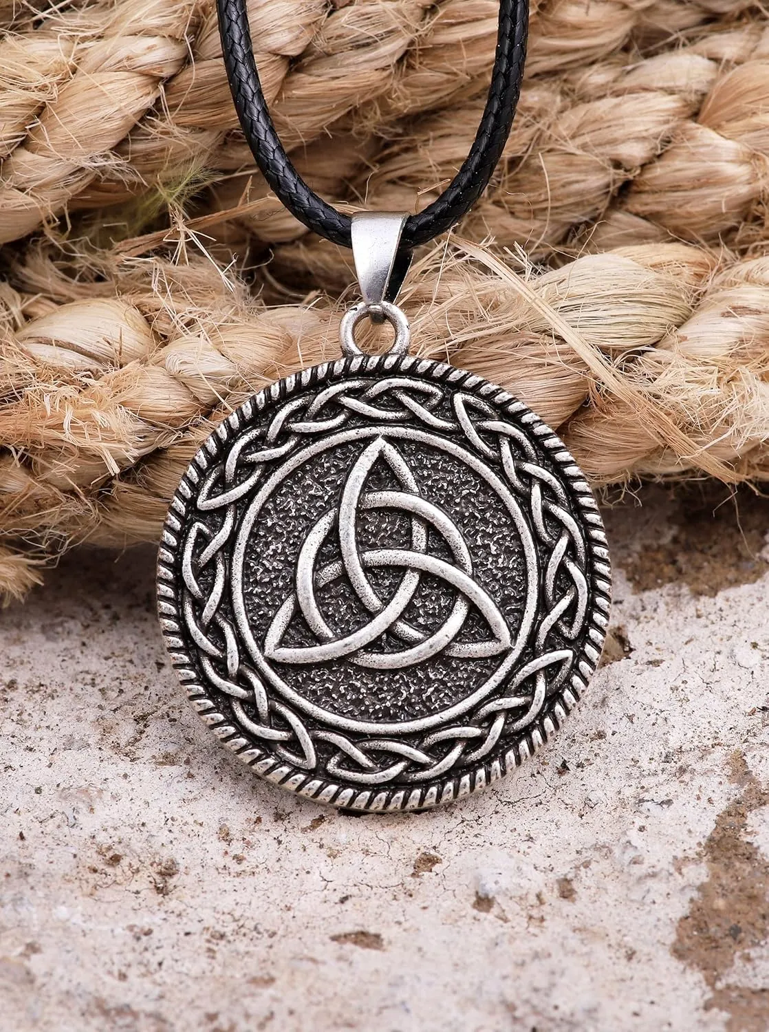 HAQUIL Triquetra Necklace, Celtic Knot Triquetra Pendant, Celtic Jewelry Gift for Men and Women
