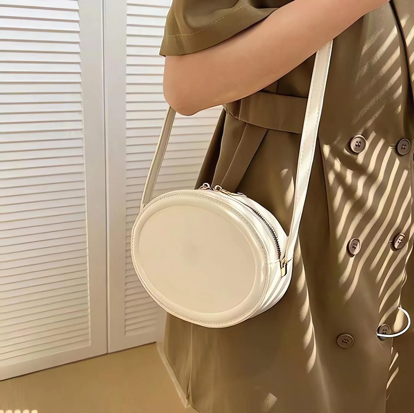 Leather Designer Female Crossbody Bags and Chain Handbags,Women's Purses Quilted Shoulder Round Satchel Bags