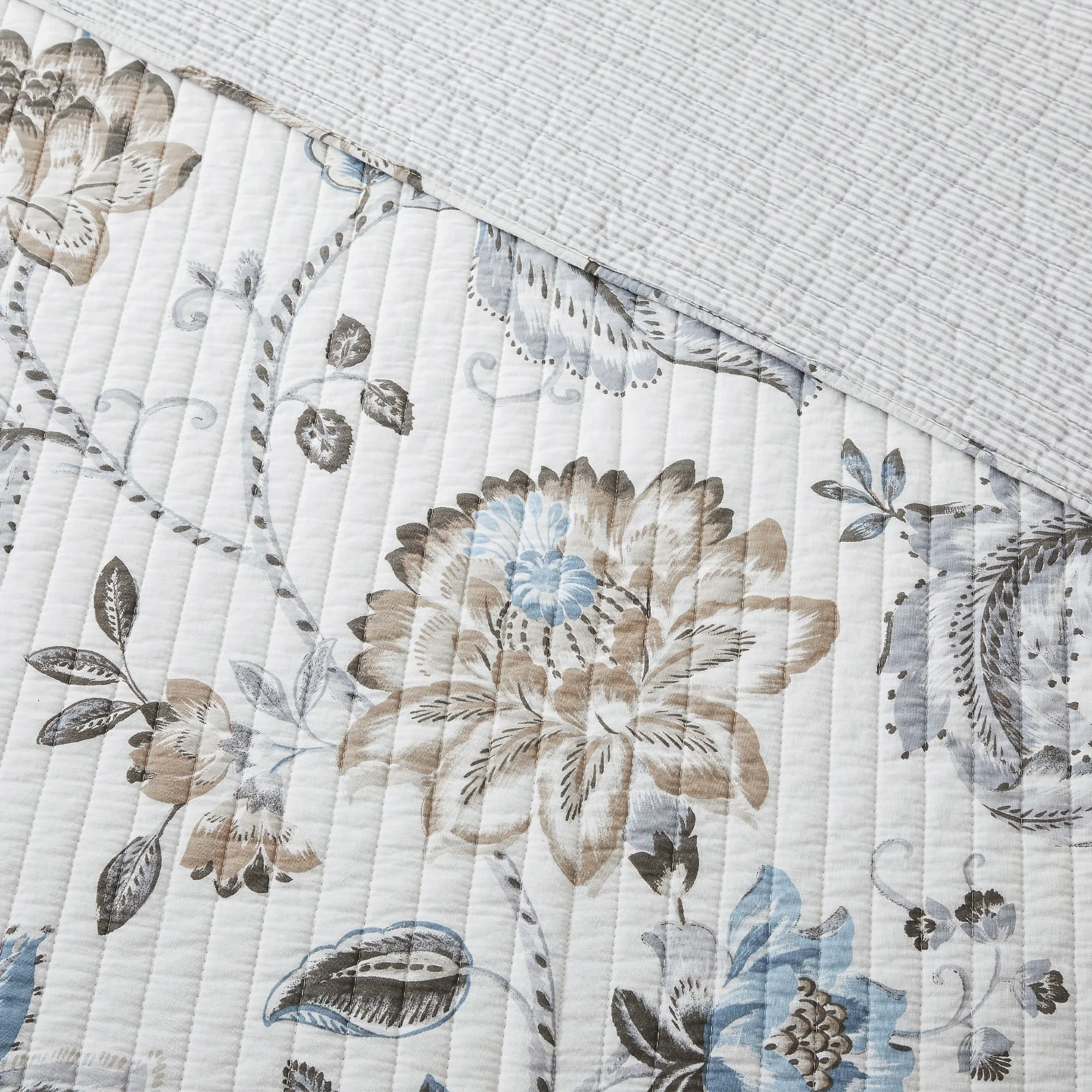 Maileen Quilted Throw