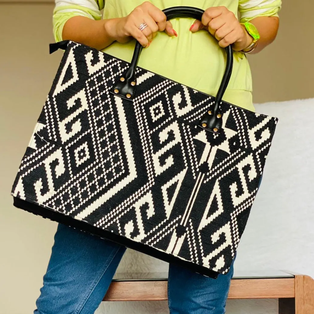 OVERSIZED AZTEC TOTE