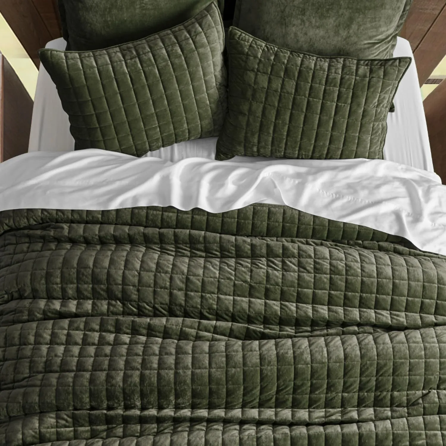 RECYCO Luxury Velvet Quilt Set King Size, Lightweight Velvet Comforter Set, Oversized Bedspread Coverlet Quilted Bedding Set, with 2 Matching Pillow Shams, for All Season, Olive Green