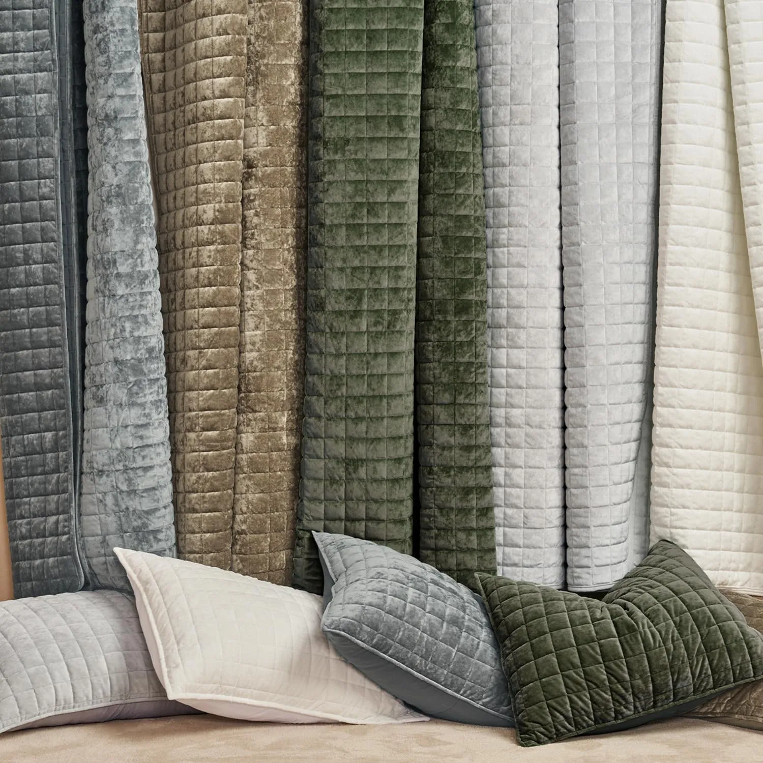 RECYCO Luxury Velvet Quilt Set King Size, Lightweight Velvet Comforter Set, Oversized Bedspread Coverlet Quilted Bedding Set, with 2 Matching Pillow Shams, for All Season, Olive Green