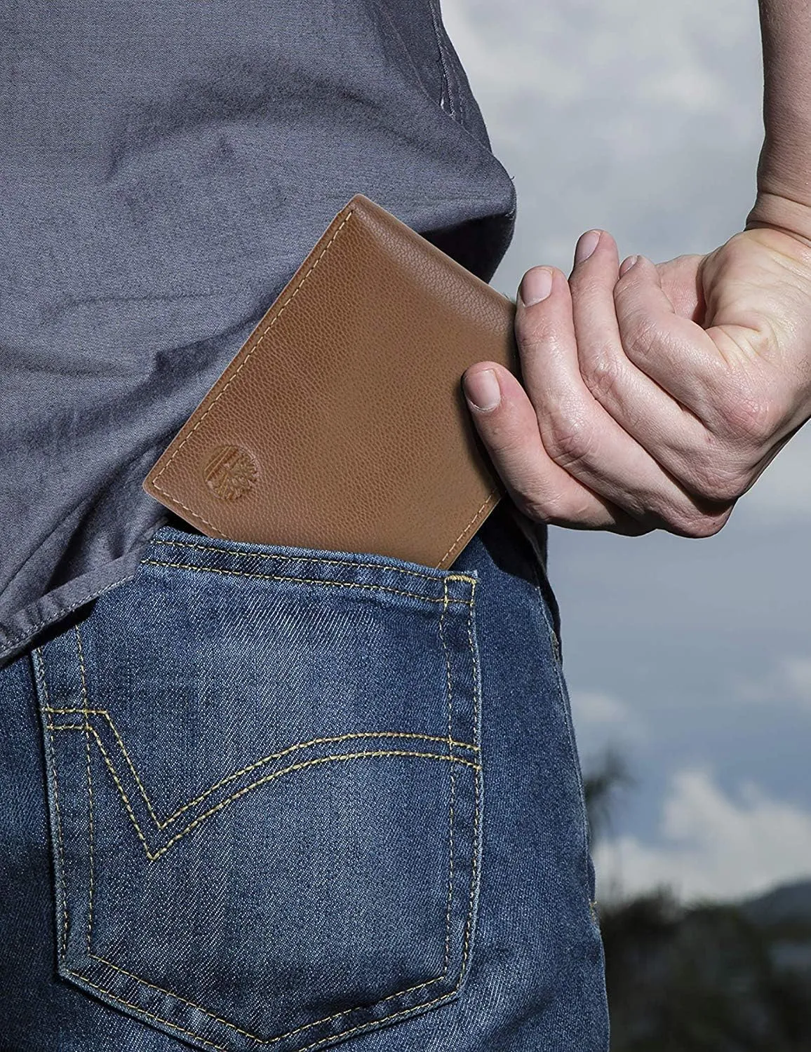 Timberland Men's Leather Wallet With Attached Flip Pocket, Tan, One Size