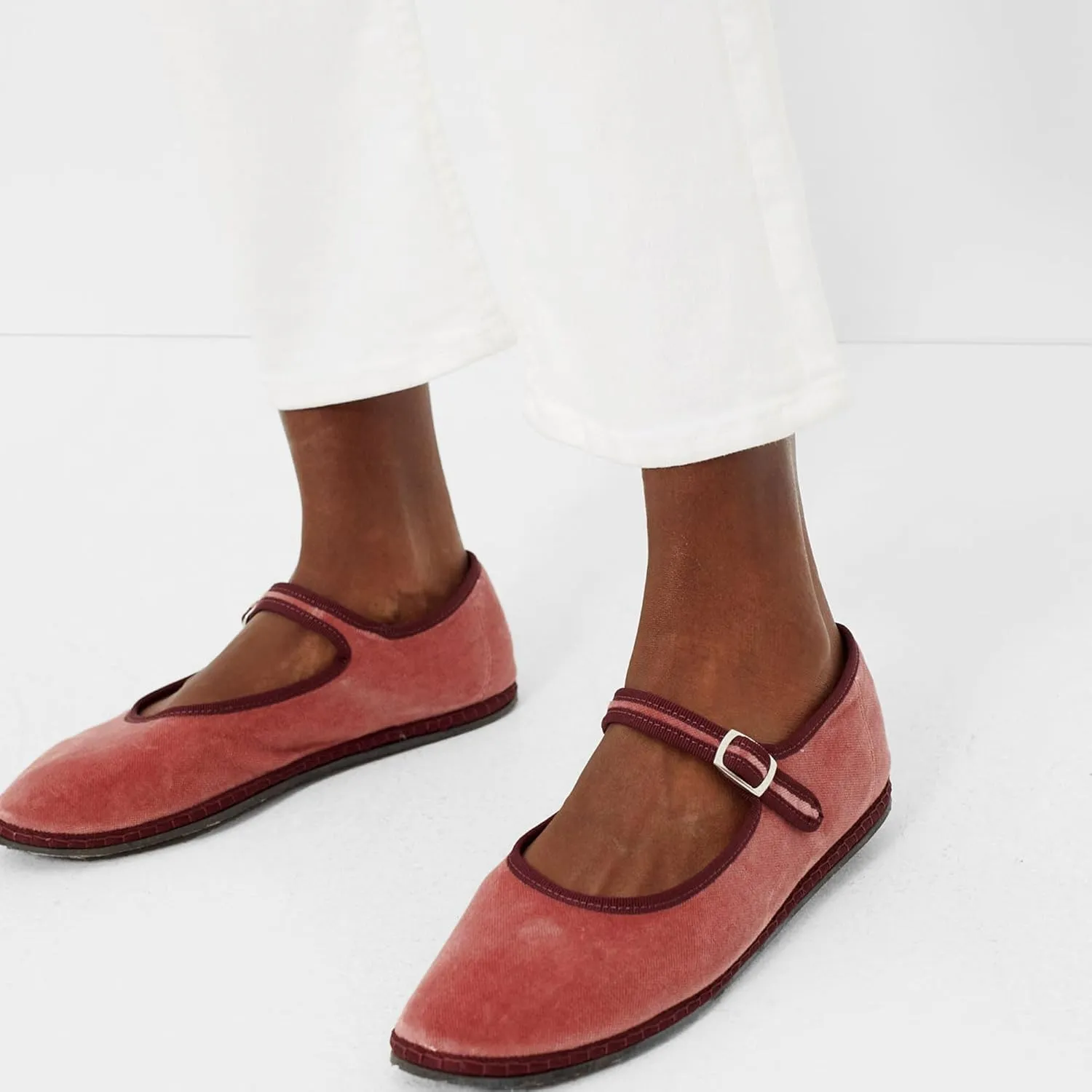 Velvet Ballet Flats for Women with Buckle Strap Comfortable Suede Closed Toe Slip On Mary Jane Flats Casual Comfortable Ballerina Shoes