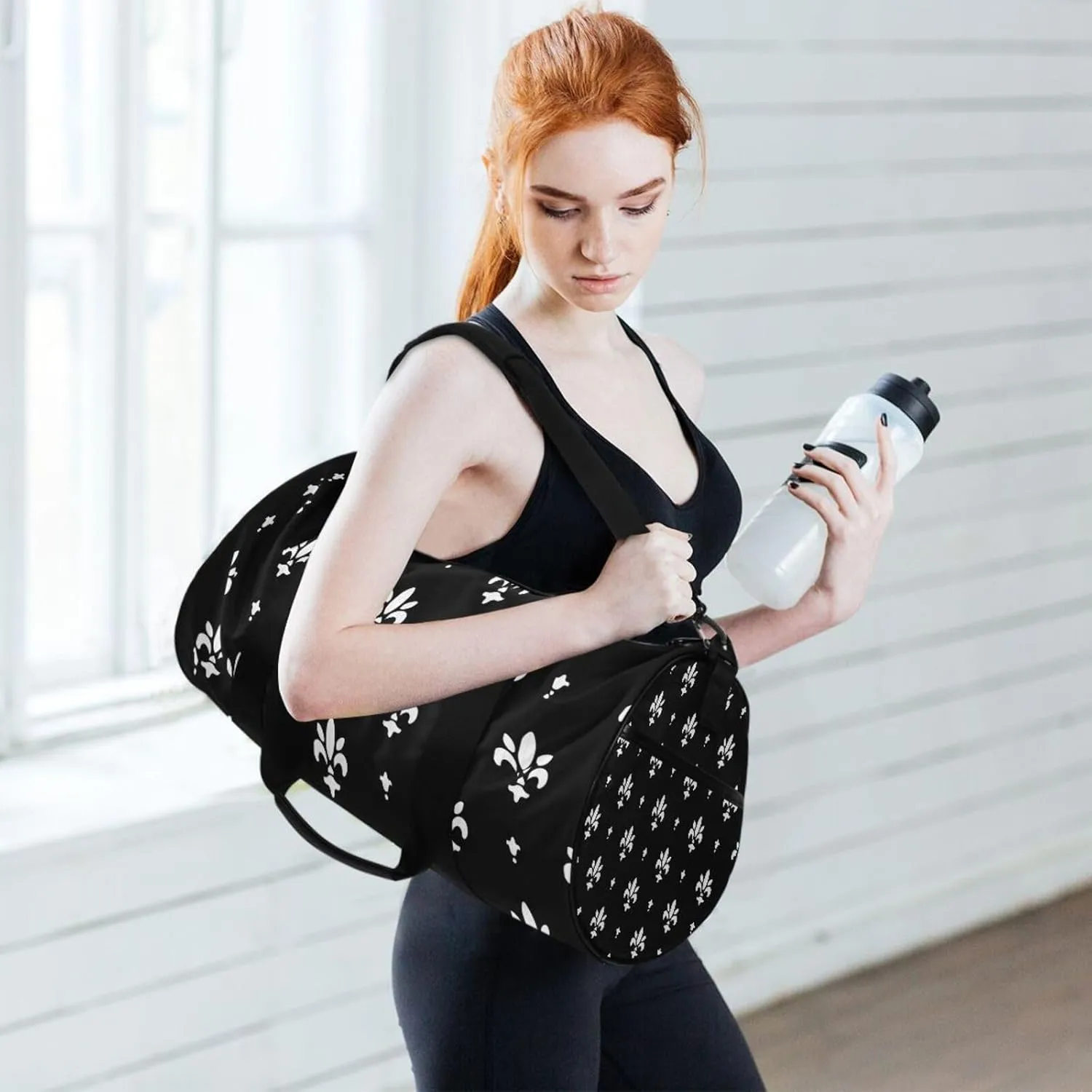 White Black Fleur De Lis Portable Gym Bag, Travel Bag, Luggage bag, Sports Bag, Toiletry Bag with Handles, Detachable Shoulder Strap 17.6 x 9 x 9 inch